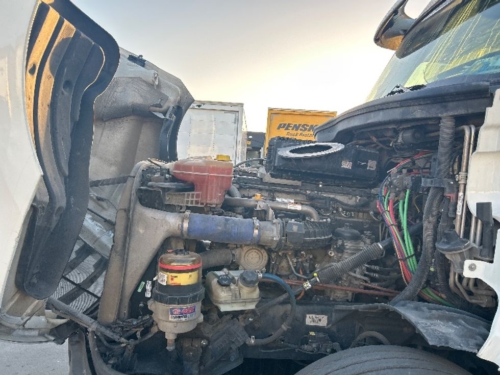 Sleeper Tractor-Heavy Duty Tractors-Freightliner-2020-T12664ST-Fontana-CA-564,394\n\t\tmiles-$ 63,500 - Image 21