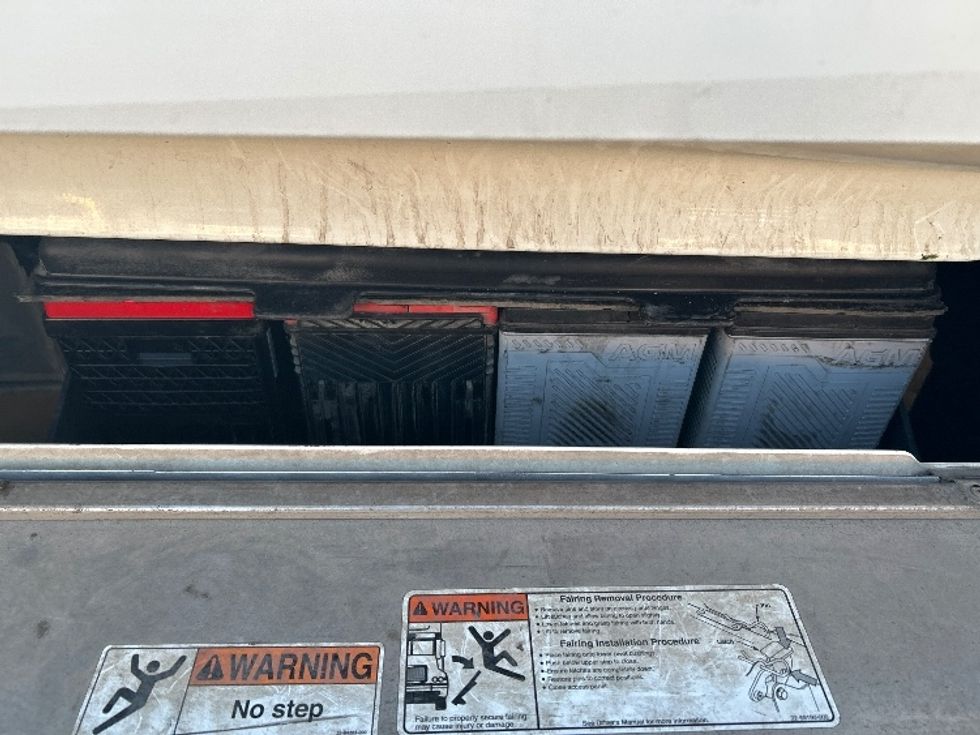 Sleeper Tractor-Heavy Duty Tractors-Freightliner-2020-T12664ST-Fontana-CA-564,394\n\t\tmiles-$ 63,500 - Image 22