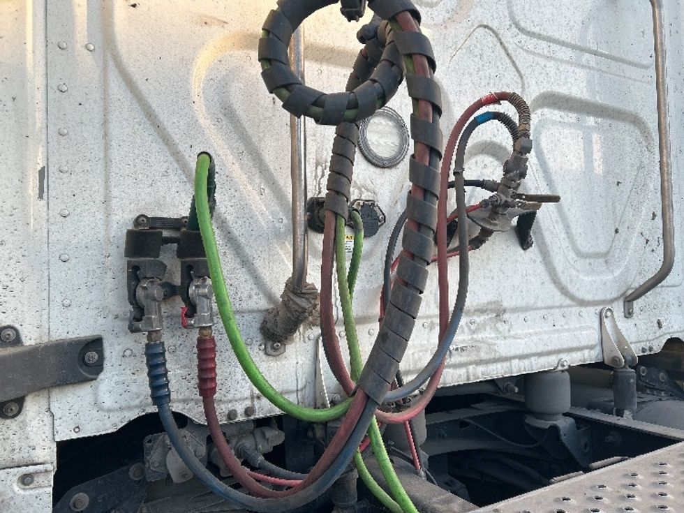 Sleeper Tractor-Heavy Duty Tractors-Freightliner-2020-T12664ST-Fontana-CA-564,394\n\t\tmiles-$ 63,500 - Image 23