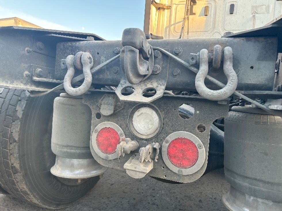 Sleeper Tractor-Heavy Duty Tractors-Freightliner-2020-T12664ST-Fontana-CA-564,394\n\t\tmiles-$ 63,500 - Image 24