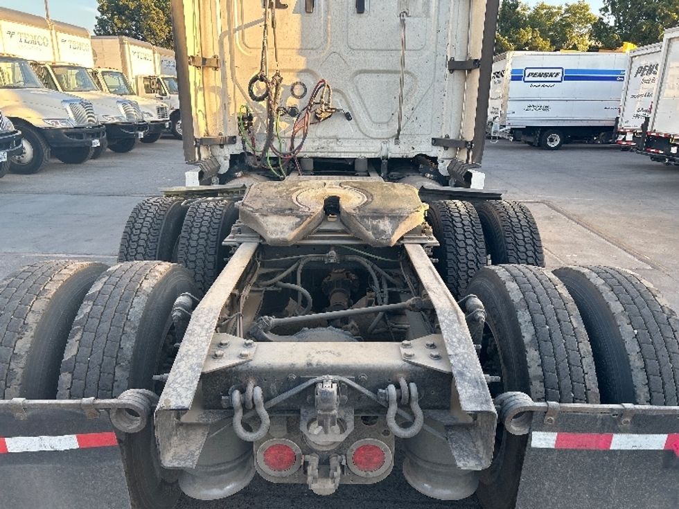 Sleeper Tractor-Heavy Duty Tractors-Freightliner-2020-T12664ST-Fontana-CA-564,394\n\t\tmiles-$ 63,500 - Image 6