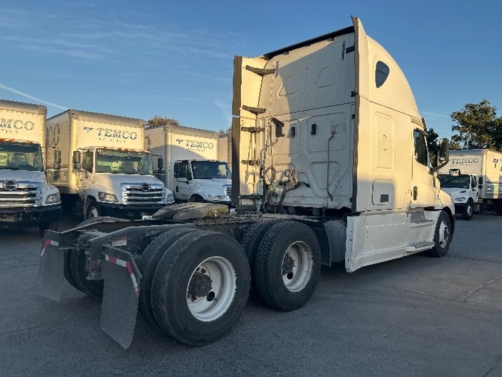 Sleeper Tractor-Heavy Duty Tractors-Freightliner-2020-T12664ST-Fontana-CA-564,394\n\t\tmiles-$ 63,500 - Image 7