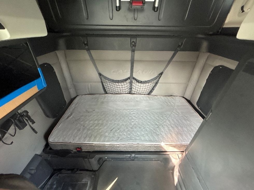 Sleeper Tractor-Heavy Duty Tractors-Freightliner-2020-T12664ST-Fontana-CA-611,577\n\t\tmiles-$ 55,250 - Image 15