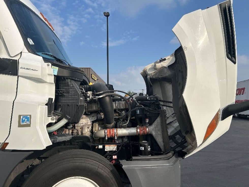 Sleeper Tractor-Heavy Duty Tractors-Freightliner-2020-T12664ST-Fontana-CA-611,577\n\t\tmiles-$ 55,250 - Image 18