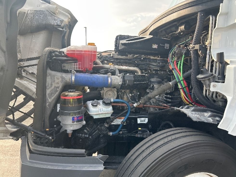 Sleeper Tractor-Heavy Duty Tractors-Freightliner-2020-T12664ST-Fontana-CA-611,577\n\t\tmiles-$ 55,250 - Image 19