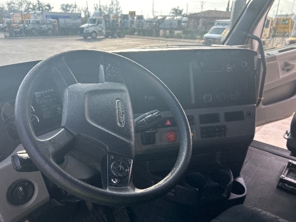 Sleeper Tractor-Heavy Duty Tractors-Freightliner-2020-T12664ST-Fontana-CA-611,577\n\t\tmiles-$ 55,250 - Image 8