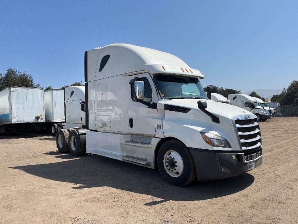 Sleeper Tractor-Heavy Duty Tractors-Freightliner-2020-T12664ST-Fontana-CA-652,640\n\t\tmiles-$ 56,250 - Image 1