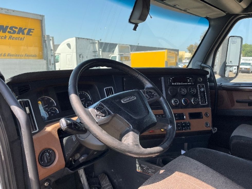 Sleeper Tractor-Heavy Duty Tractors-Freightliner-2020-T12664ST-Fontana-CA-652,640\n\t\tmiles-$ 56,250 - Image 11