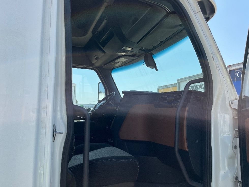 Sleeper Tractor-Heavy Duty Tractors-Freightliner-2020-T12664ST-Fontana-CA-652,640\n\t\tmiles-$ 56,250 - Image 13