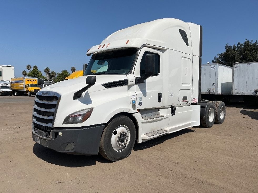 Sleeper Tractor-Heavy Duty Tractors-Freightliner-2020-T12664ST-Fontana-CA-652,640\n\t\tmiles-$ 56,250 - Image 3
