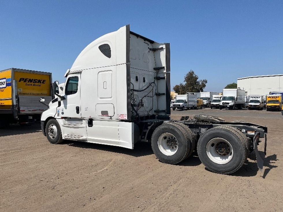 Sleeper Tractor-Heavy Duty Tractors-Freightliner-2020-T12664ST-Fontana-CA-652,640\n\t\tmiles-$ 56,250 - Image 5
