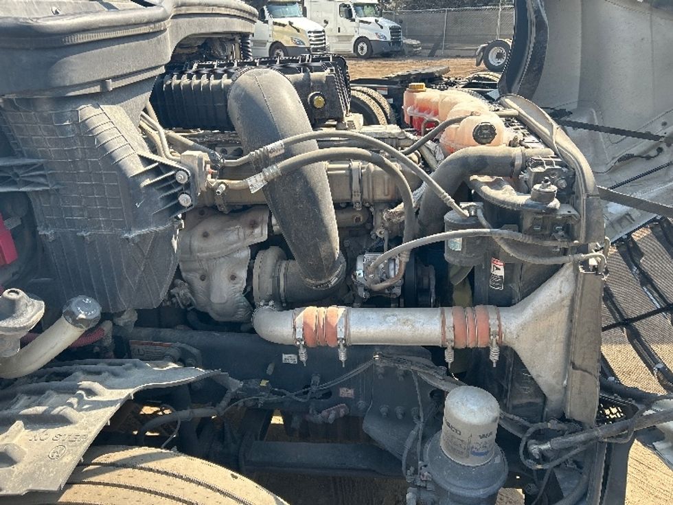 Sleeper Tractor-Heavy Duty Tractors-Freightliner-2020-T12664ST-Fontana-CA-690,125\n\t\tmiles-$ 53,000 - Image 20