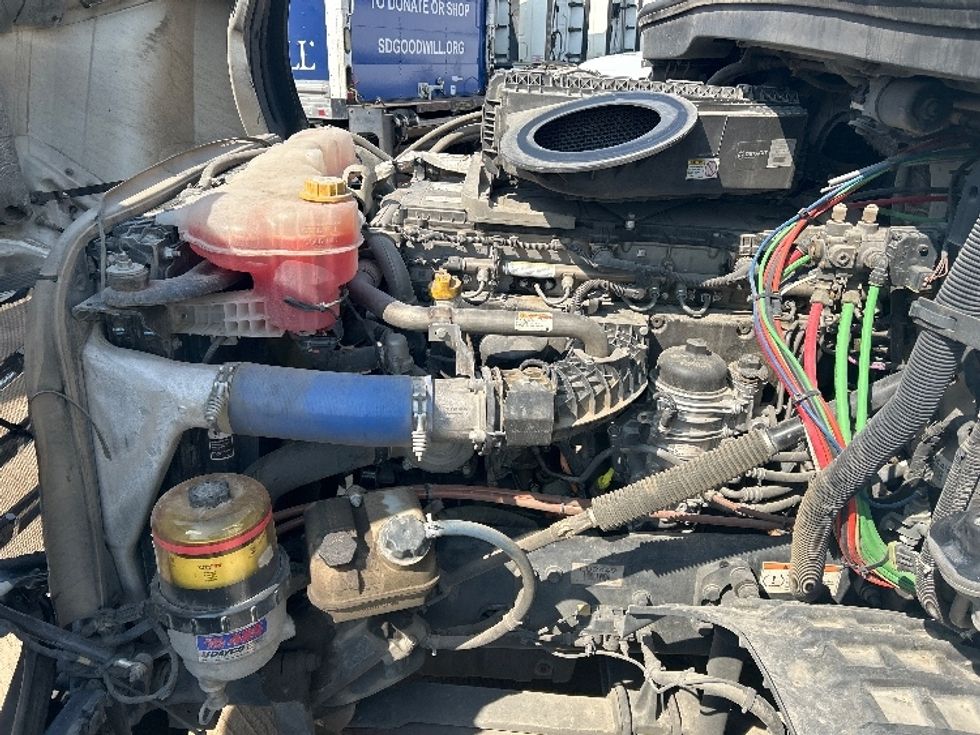 Sleeper Tractor-Heavy Duty Tractors-Freightliner-2020-T12664ST-Fontana-CA-690,125\n\t\tmiles-$ 53,000 - Image 21