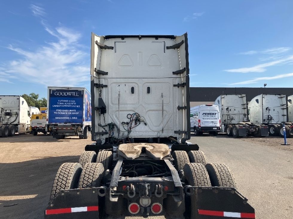 Sleeper Tractor-Heavy Duty Tractors-Freightliner-2020-T12664ST-Fontana-CA-690,125\n\t\tmiles-$ 53,000 - Image 6