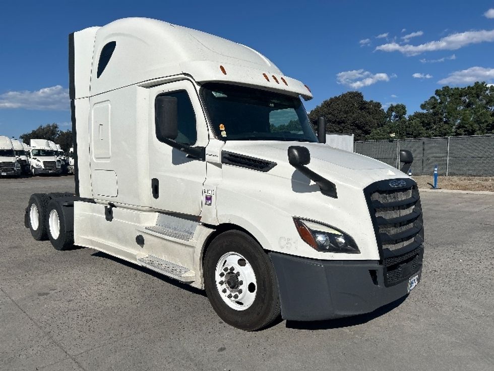Sleeper Tractor-Heavy Duty Tractors-Freightliner-2020-T12664ST-Fontana-CA-694,708\n\t\tmiles-$ 56,500 - Image 1