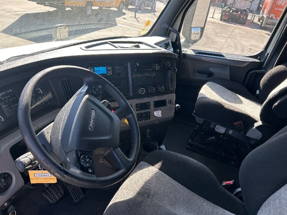 Sleeper Tractor-Heavy Duty Tractors-Freightliner-2020-T12664ST-Fontana-CA-694,708\n\t\tmiles-$ 56,500 - Image 10