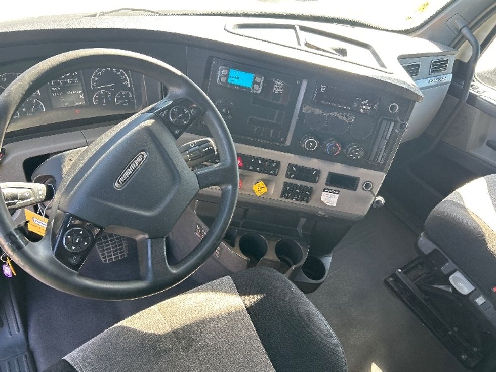 Sleeper Tractor-Heavy Duty Tractors-Freightliner-2020-T12664ST-Fontana-CA-694,708\n\t\tmiles-$ 56,500 - Image 11