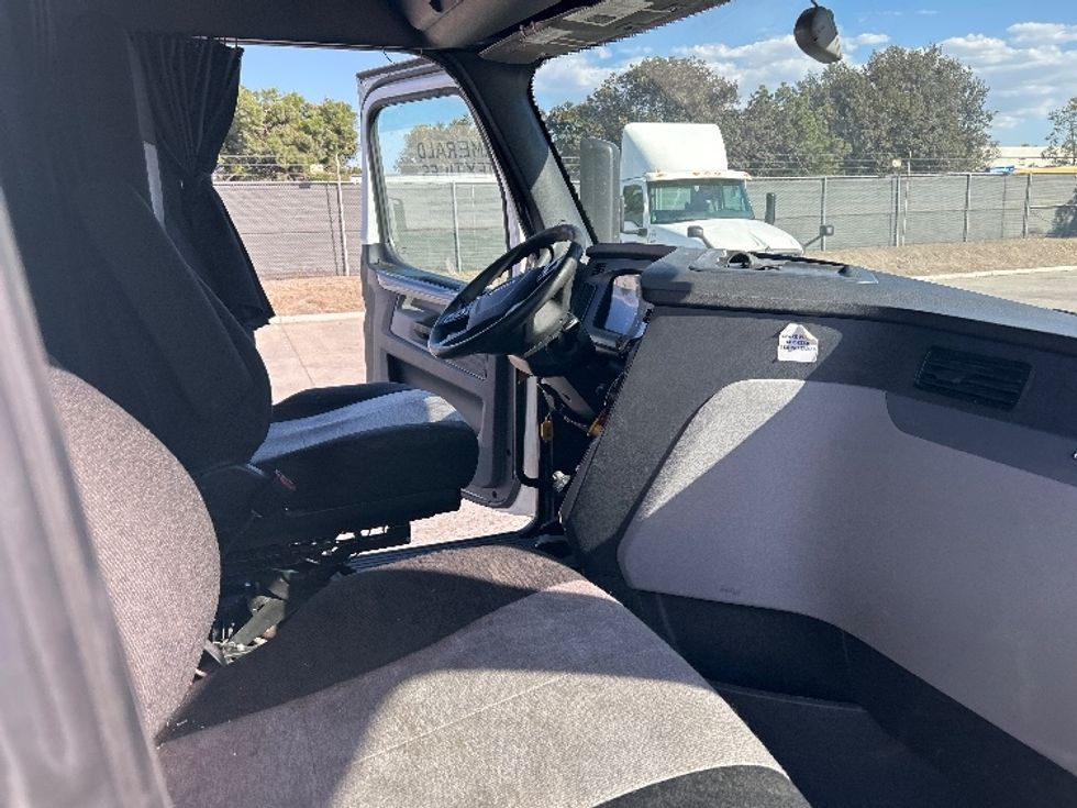 Sleeper Tractor-Heavy Duty Tractors-Freightliner-2020-T12664ST-Fontana-CA-694,708\n\t\tmiles-$ 56,500 - Image 15