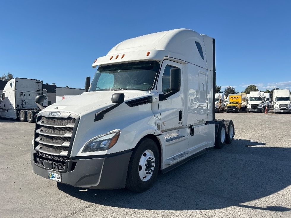 Sleeper Tractor-Heavy Duty Tractors-Freightliner-2020-T12664ST-Fontana-CA-694,708\n\t\tmiles-$ 56,500 - Image 3