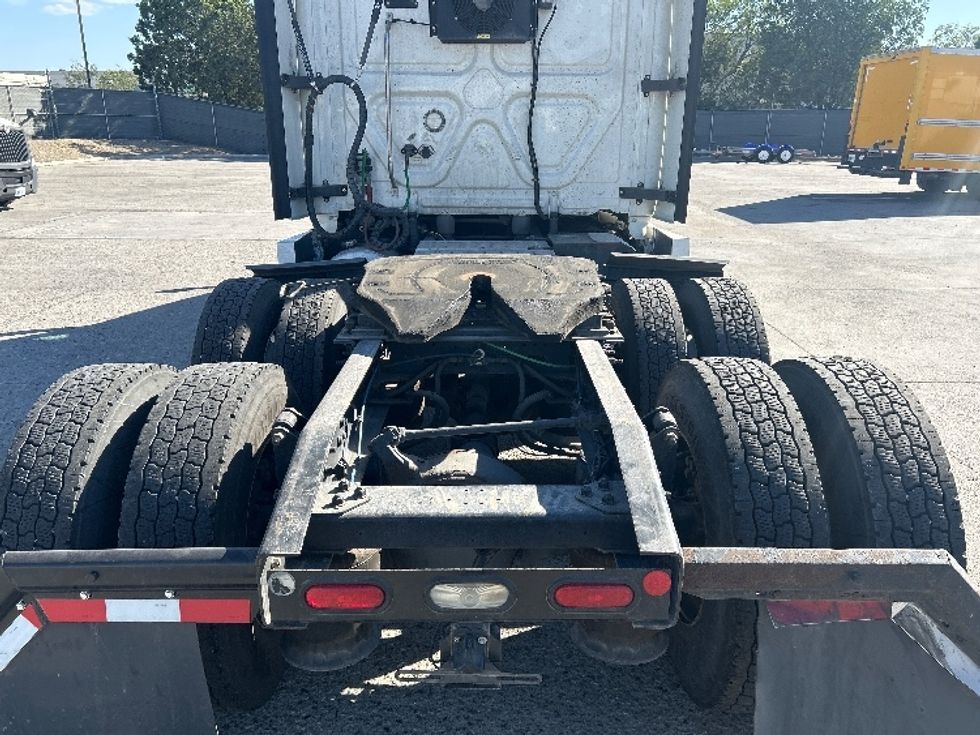 Sleeper Tractor-Heavy Duty Tractors-Freightliner-2020-T12664ST-Fontana-CA-694,708\n\t\tmiles-$ 56,500 - Image 6