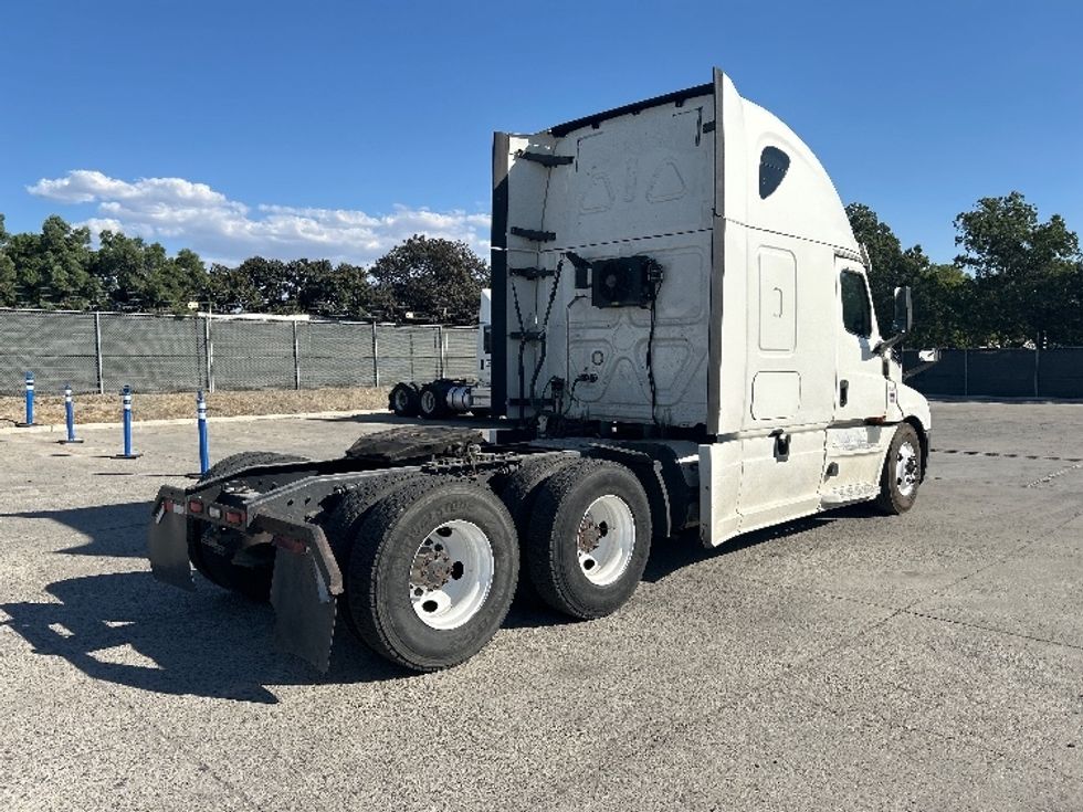 Sleeper Tractor-Heavy Duty Tractors-Freightliner-2020-T12664ST-Fontana-CA-694,708\n\t\tmiles-$ 56,500 - Image 7
