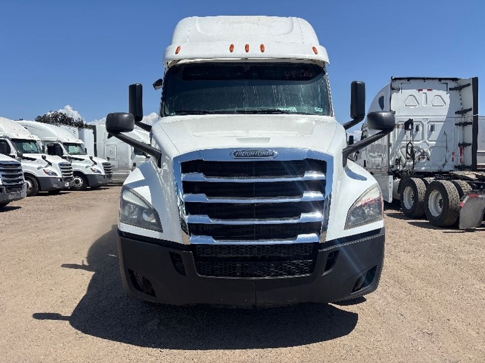 2020 Freightliner Cascadia 126" Sleeper Cab photo 2