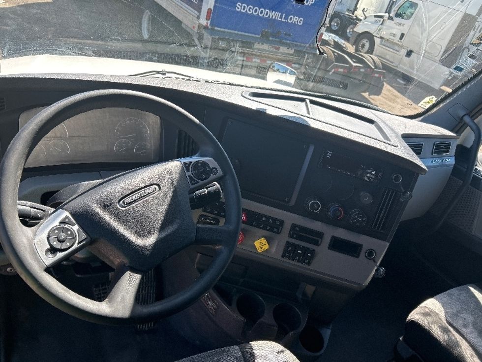 Sleeper Tractor-Heavy Duty Tractors-Freightliner-2020-T12664ST-Fontana-CA-706,566\n\t\tmiles-$ 46,250 - Image 11