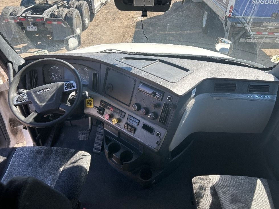 Sleeper Tractor-Heavy Duty Tractors-Freightliner-2020-T12664ST-Fontana-CA-706,566\n\t\tmiles-$ 46,250 - Image 12