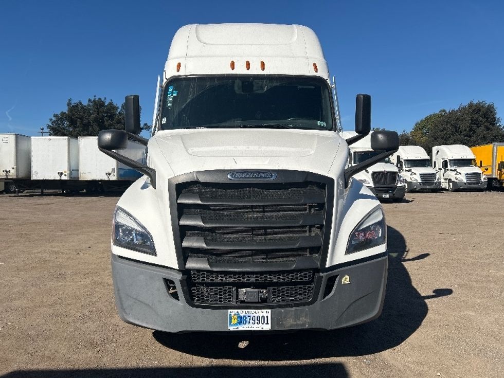 Sleeper Tractor-Heavy Duty Tractors-Freightliner-2020-T12664ST-Fontana-CA-706,566\n\t\tmiles-$ 46,250 - Image 2