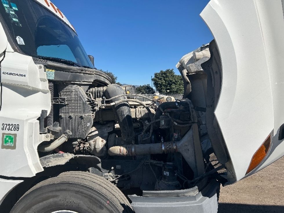 Sleeper Tractor-Heavy Duty Tractors-Freightliner-2020-T12664ST-Fontana-CA-706,566\n\t\tmiles-$ 46,250 - Image 20