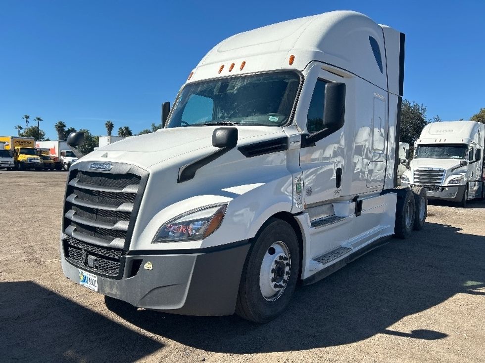 Sleeper Tractor-Heavy Duty Tractors-Freightliner-2020-T12664ST-Fontana-CA-706,566\n\t\tmiles-$ 46,250 - Image 3