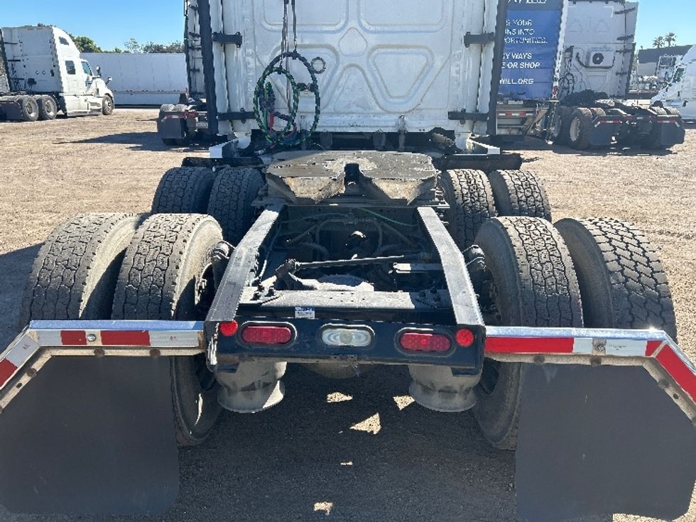 Sleeper Tractor-Heavy Duty Tractors-Freightliner-2020-T12664ST-Fontana-CA-706,566\n\t\tmiles-$ 46,250 - Image 6