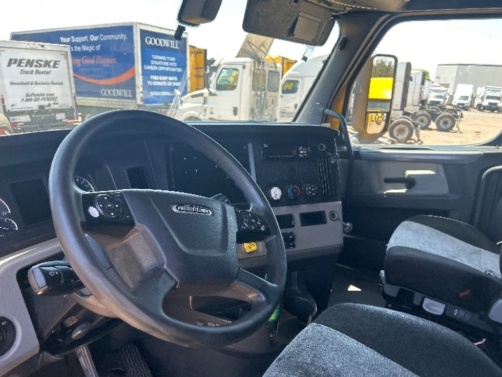 Sleeper Tractor-Heavy Duty Tractors-Freightliner-2020-T12664ST-Fontana-CA-724,878\n\t\tmiles-$ 44,250 - Image 10
