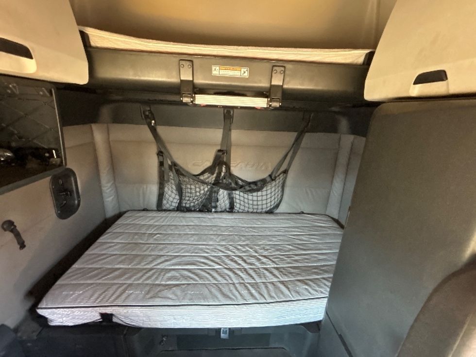 Sleeper Tractor-Heavy Duty Tractors-Freightliner-2020-T12664ST-Fontana-CA-724,878\n\t\tmiles-$ 44,250 - Image 16
