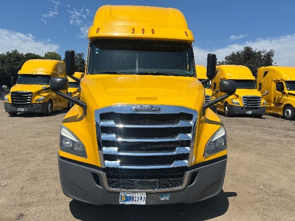 Sleeper Tractor-Heavy Duty Tractors-Freightliner-2020-T12664ST-Fontana-CA-724,878\n\t\tmiles-$ 44,250 - Image 2