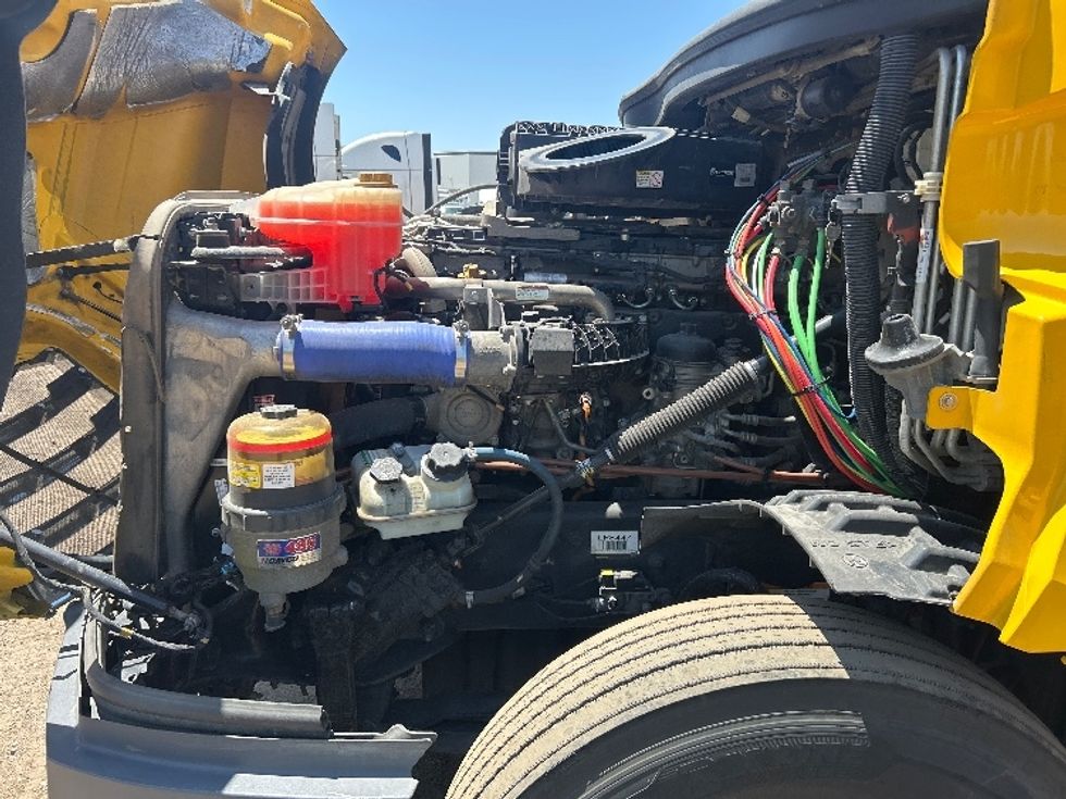 Sleeper Tractor-Heavy Duty Tractors-Freightliner-2020-T12664ST-Fontana-CA-724,878\n\t\tmiles-$ 44,250 - Image 21