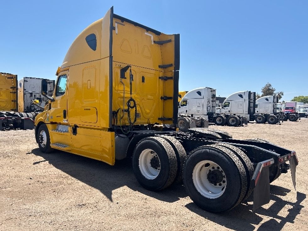 Sleeper Tractor-Heavy Duty Tractors-Freightliner-2020-T12664ST-Fontana-CA-724,878\n\t\tmiles-$ 44,250 - Image 5