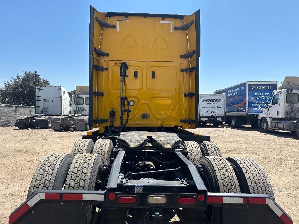 Sleeper Tractor-Heavy Duty Tractors-Freightliner-2020-T12664ST-Fontana-CA-724,878\n\t\tmiles-$ 44,250 - Image 6