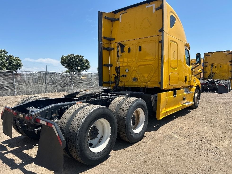 Sleeper Tractor-Heavy Duty Tractors-Freightliner-2020-T12664ST-Fontana-CA-724,878\n\t\tmiles-$ 44,250 - Image 7