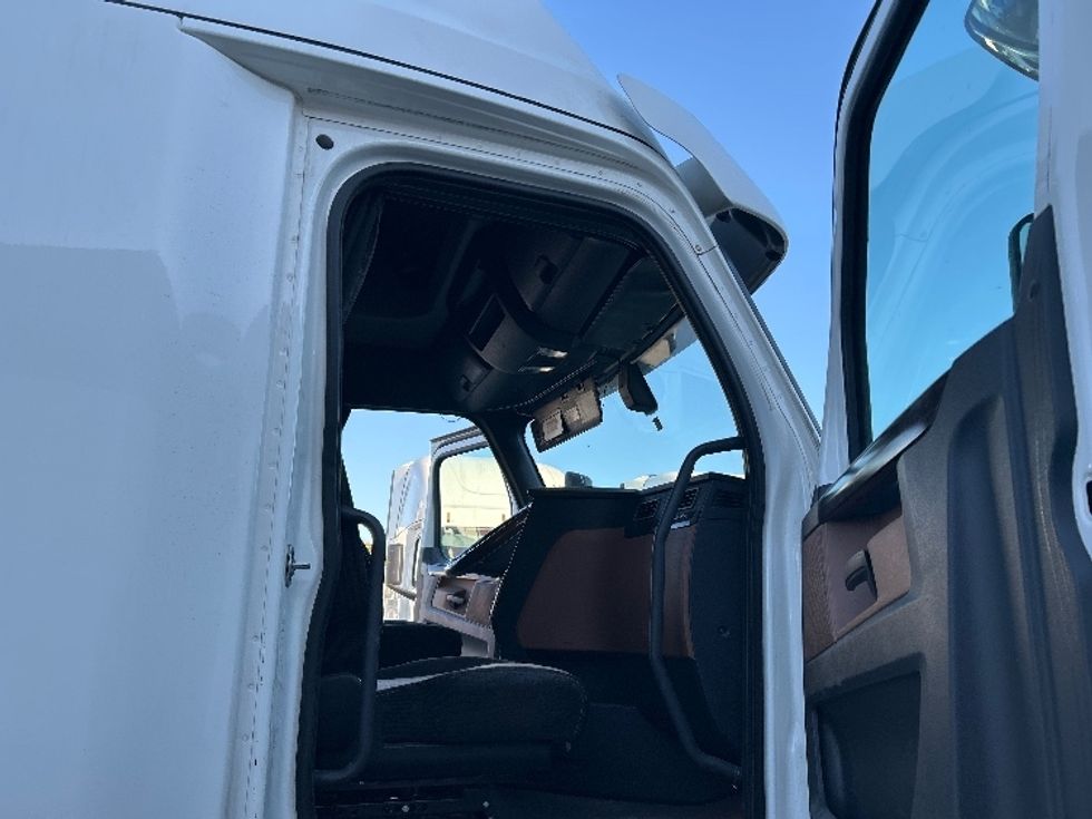 Sleeper Tractor-Heavy Duty Tractors-Freightliner-2020-T12664ST-Fontana-CA-728,161\n\t\tmiles-$ 49,750 - Image 13