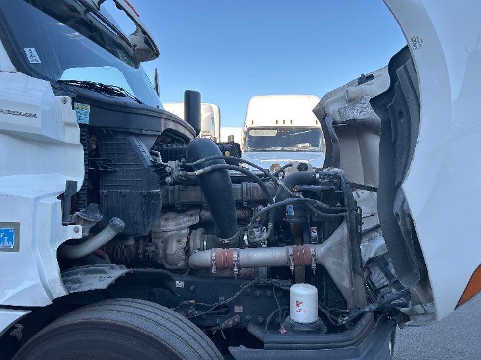 Sleeper Tractor-Heavy Duty Tractors-Freightliner-2020-T12664ST-Fontana-CA-728,161\n\t\tmiles-$ 49,750 - Image 20