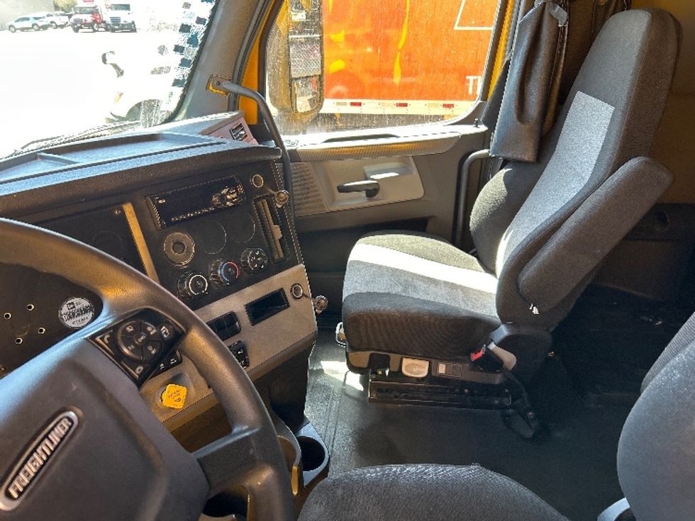 Sleeper Tractor-Heavy Duty Tractors-Freightliner-2020-T12664ST-Fontana-CA-741,396\n\t\tmiles-$ 42,500 - Image 10