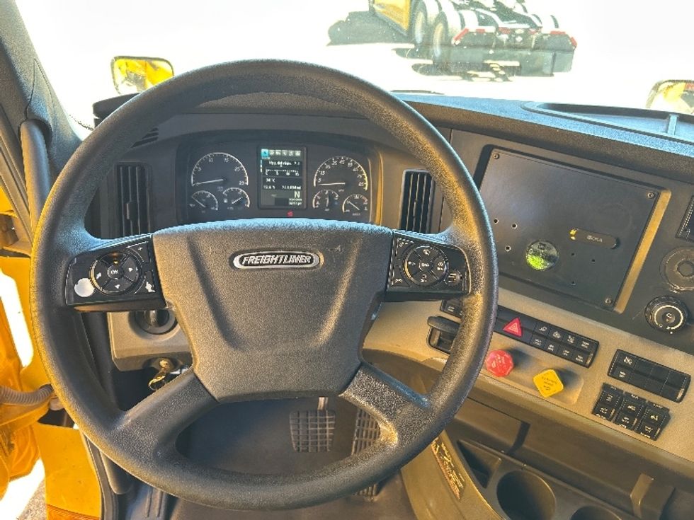 Sleeper Tractor-Heavy Duty Tractors-Freightliner-2020-T12664ST-Fontana-CA-741,396\n\t\tmiles-$ 42,500 - Image 11