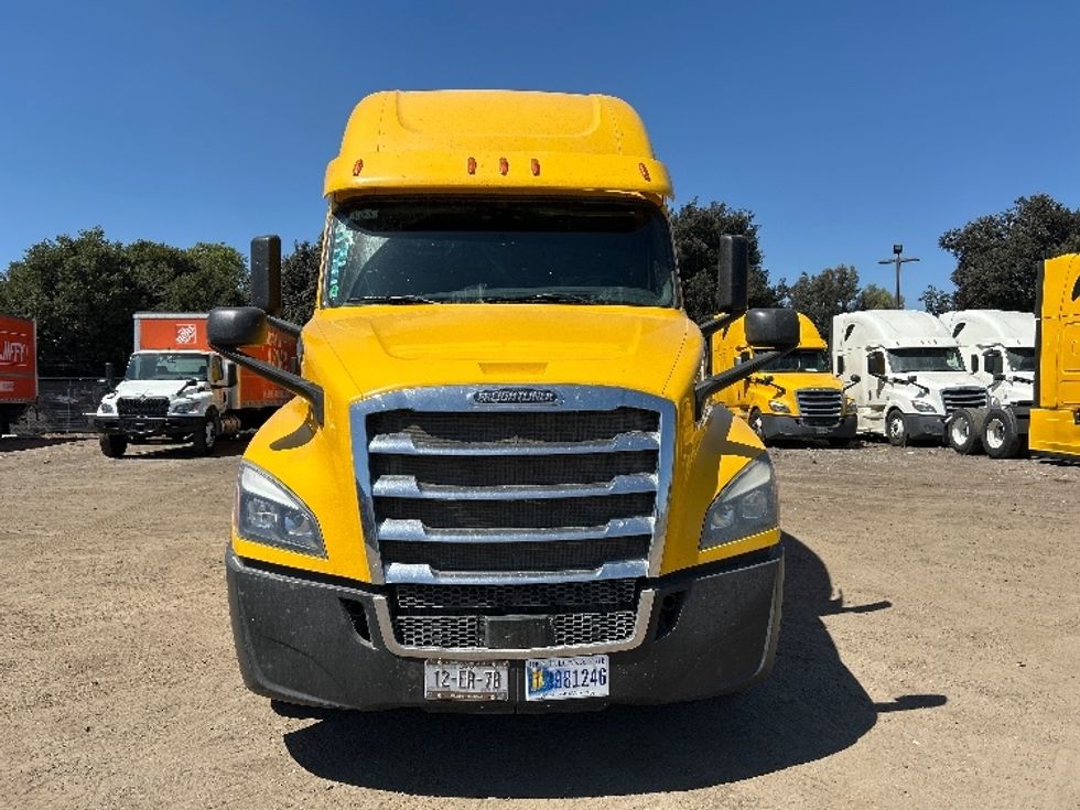 Sleeper Tractor-Heavy Duty Tractors-Freightliner-2020-T12664ST-Fontana-CA-741,396\n\t\tmiles-$ 42,500 - Image 2