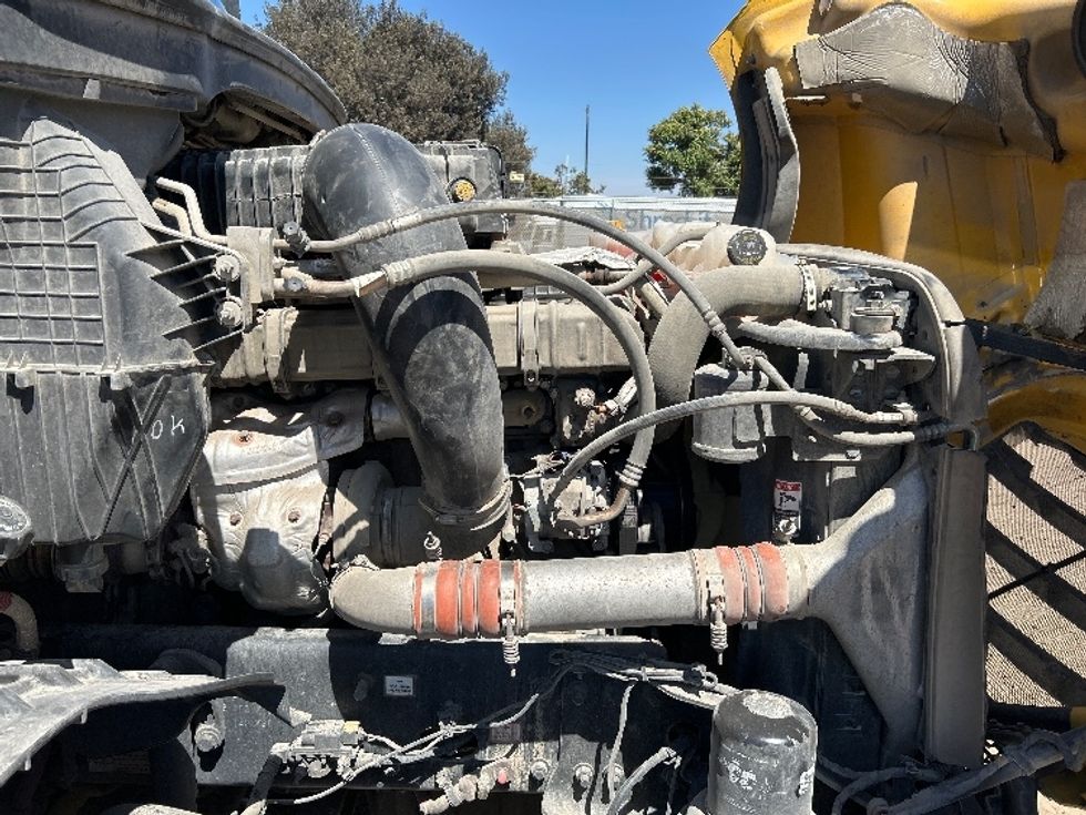 Sleeper Tractor-Heavy Duty Tractors-Freightliner-2020-T12664ST-Fontana-CA-741,396\n\t\tmiles-$ 42,500 - Image 20