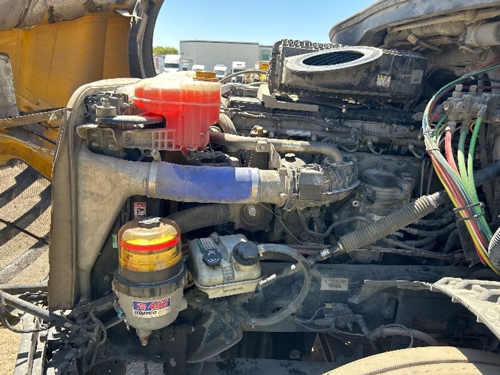 Sleeper Tractor-Heavy Duty Tractors-Freightliner-2020-T12664ST-Fontana-CA-741,396\n\t\tmiles-$ 42,500 - Image 21