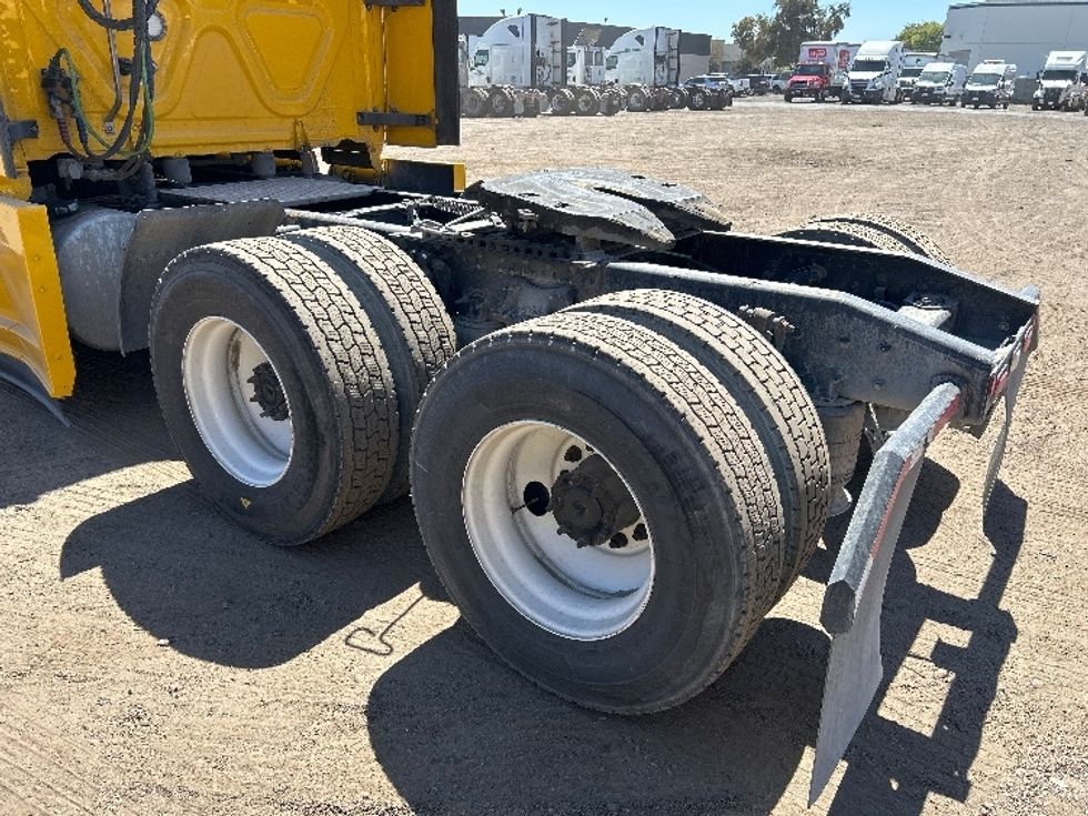 Sleeper Tractor-Heavy Duty Tractors-Freightliner-2020-T12664ST-Fontana-CA-741,396\n\t\tmiles-$ 42,500 - Image 22