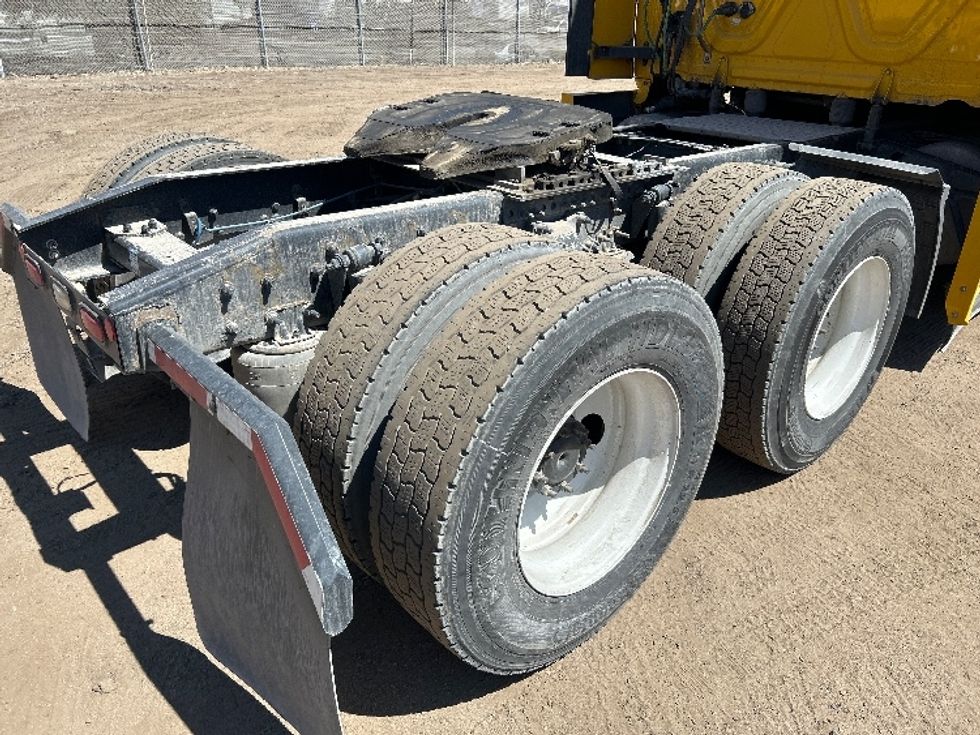 Sleeper Tractor-Heavy Duty Tractors-Freightliner-2020-T12664ST-Fontana-CA-741,396\n\t\tmiles-$ 42,500 - Image 23