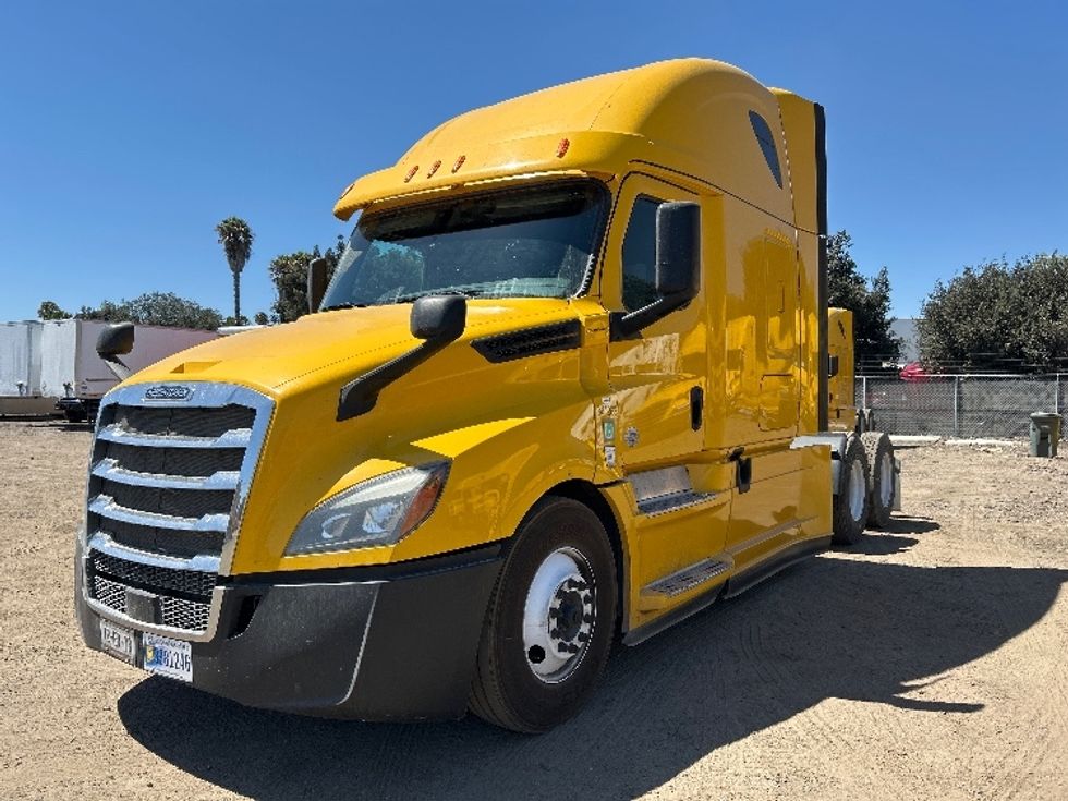 Sleeper Tractor-Heavy Duty Tractors-Freightliner-2020-T12664ST-Fontana-CA-741,396\n\t\tmiles-$ 42,500 - Image 3