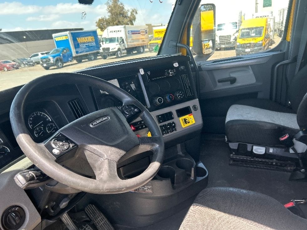 Sleeper Tractor-Heavy Duty Tractors-Freightliner-2020-T12664ST-Fontana-CA-742,052\n\t\tmiles-$ 42,500 - Image 10